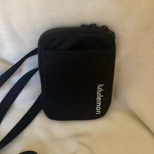 lululemon easy access crossbody bag black